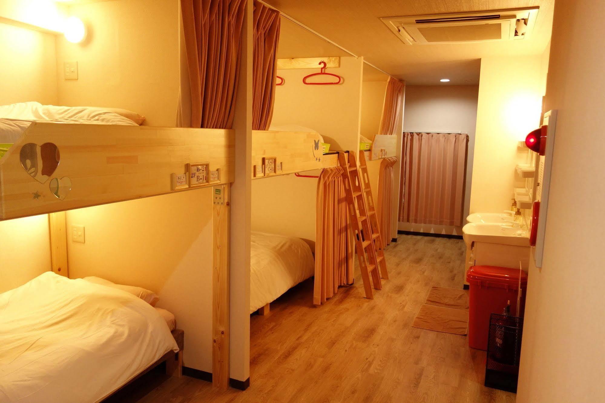 Ken'S House Hotel Osaka Bagian luar foto